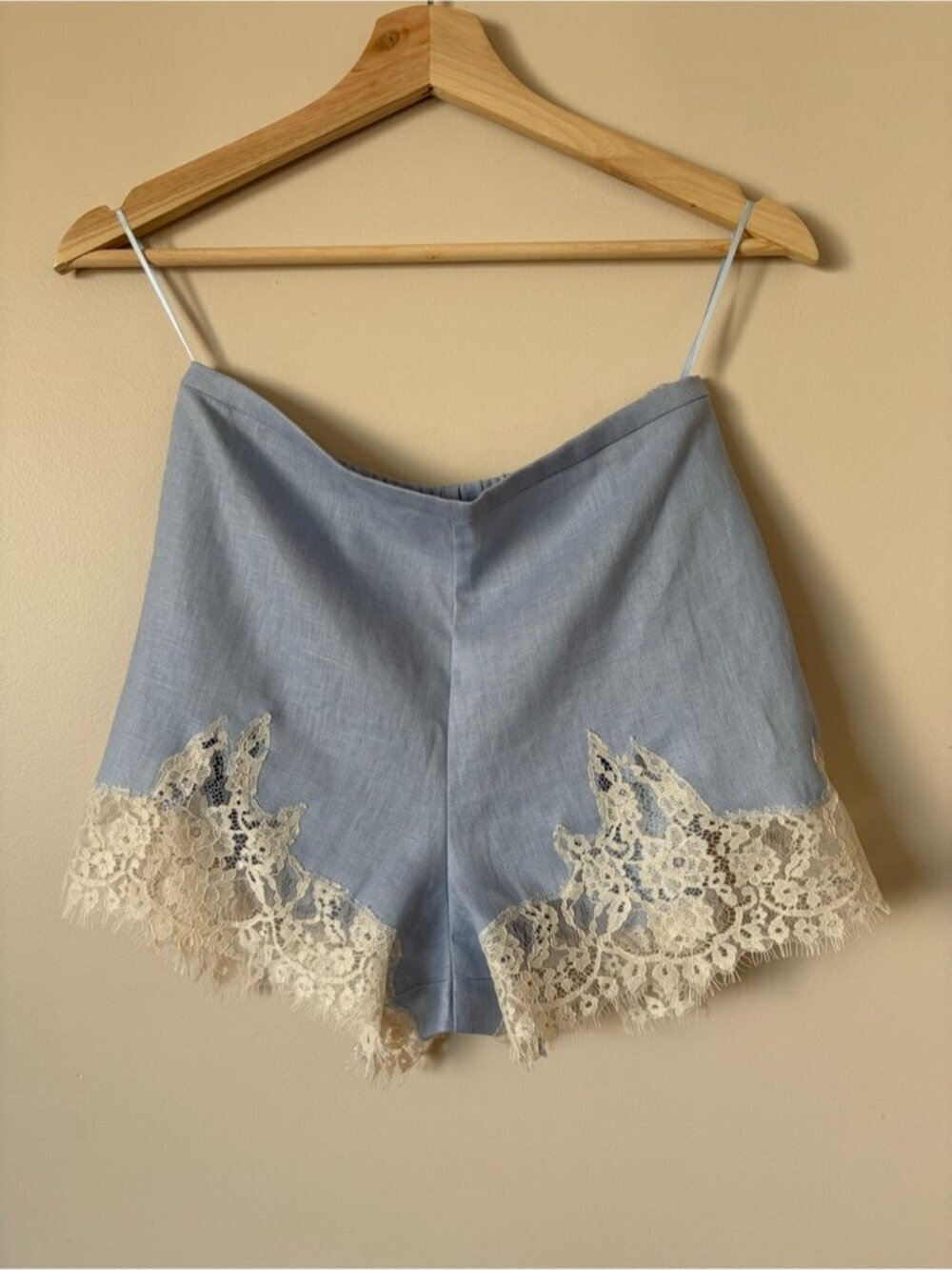 NEW Reformation Fern Cloud Blue Lace Trim Linen Shorts Elastic Waist | US M - Picture 7 of 12